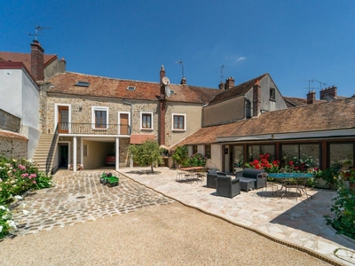 Maison de 9 pièces de luxe en vente à Nangis, Île-de-France