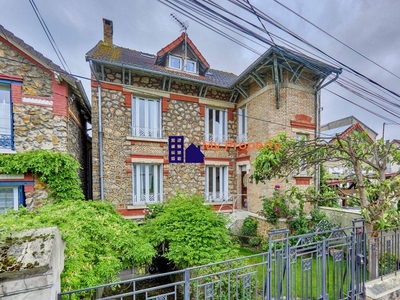 Maison de luxe de 6 chambres en vente à Houilles, Île-de-France