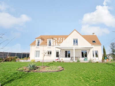 Maison de luxe de 8 pièces en vente à Le Perray-en-Yvelines, France