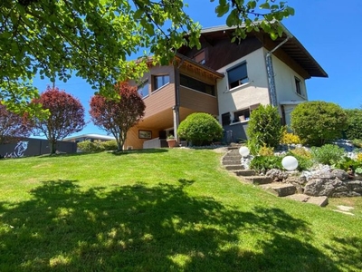 Maison individuelle avec beau terrain