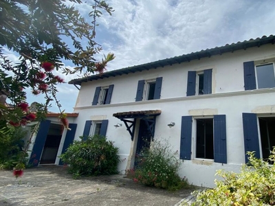 Vente maison 6 pièces 205 m² Breuillet (17920)