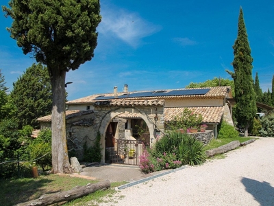 Villa de luxe de 13 pièces en vente Montbrun-les-Bains, Auvergne-Rhône-Alpes