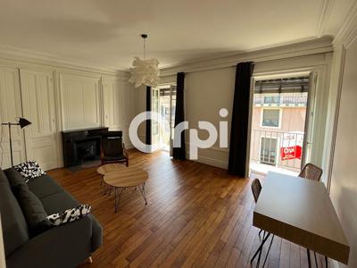 Location meublée appartement 3 pièces 79.65 m²