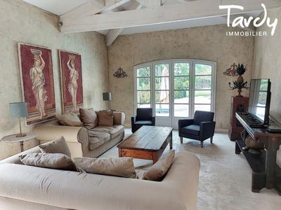 12 room luxury Villa for sale in Mallemort, France