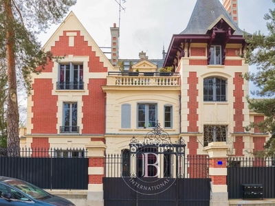 3 bedroom luxury Flat for sale in Versailles, France