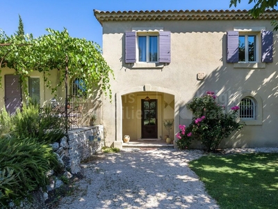 Maison de 6 pièces de luxe en vente à Pernes-les-Fontaines, France