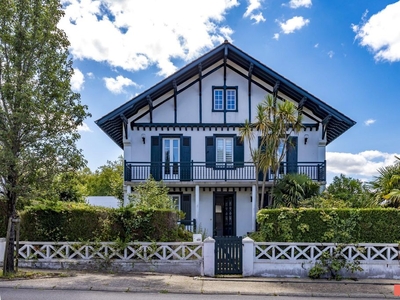 Maison de 6 pièces de luxe en vente à Saint-Martin-de-Seignanx, France