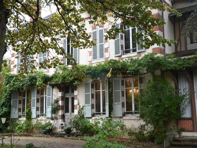 Maison de 8 pièces de luxe en vente à Auxerre, Bourgogne-Franche-Comté