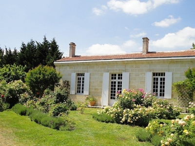 2 bedroom luxury House for sale in Saint-Christoly-de-Blaye, Nouvelle-Aquitaine