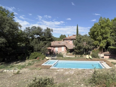 Maison de luxe de 20 pièces en vente à Fontaine-de-Vaucluse, Provence-Alpes-Côte d'Azur