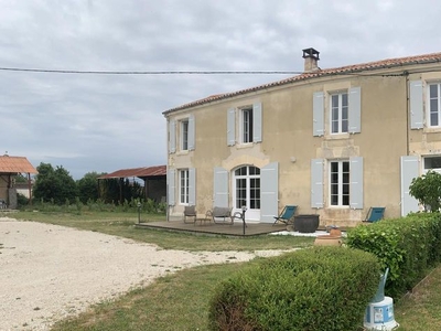 Maison de luxe de 4 chambres en vente à Matha, France