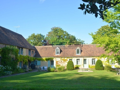 Maison de luxe de 7 chambres en vente à Sens, Bourgogne-Franche-Comté
