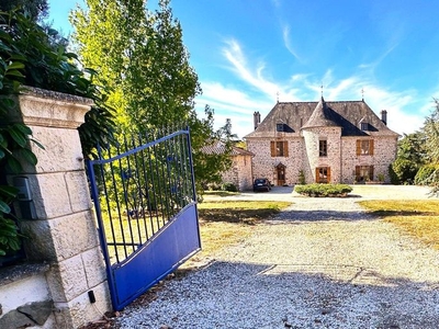 Castle for sale - Confolens, Nouvelle-Aquitaine