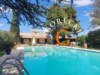 5 room luxury Villa for sale in Rochefort-du-Gard, France