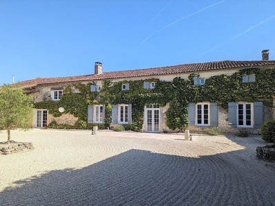 Villa de luxe de 6 pièces en vente Louzignac, Nouvelle-Aquitaine