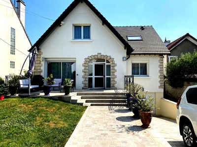 7 room luxury Villa for sale in Ormesson-sur-Marne, France