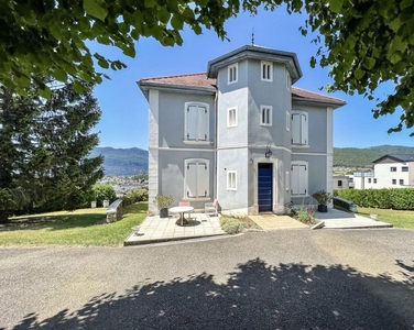 8 room luxury Villa for sale in Aix-les-Bains, France