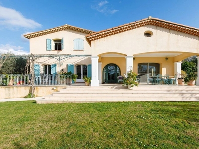 Villa de luxe de 8 pièces en vente Châteauneuf-Grasse, Provence-Alpes-Côte d'Azur