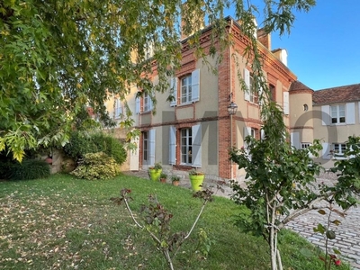 9 room luxury Villa for sale in Dreux, France