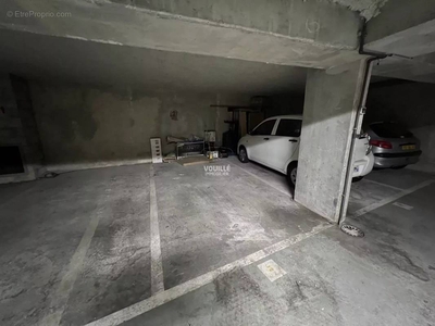 Parking monte charge - 1er sous-sol - 11 m²