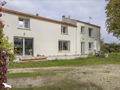 Vente maison 8 pièces 237 m²