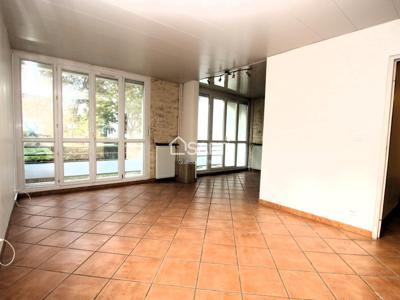 Appartement à dans CHILLY-MAZARIN de 83m²