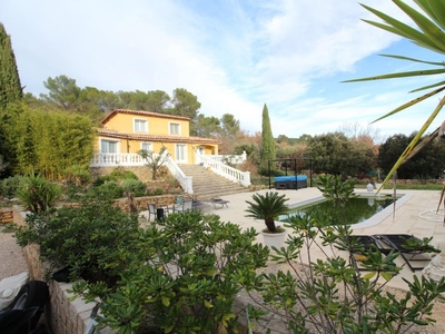 Marseille à 1 heure pour cette villa 4 chambres 2 garages, 4090 m² de terrain