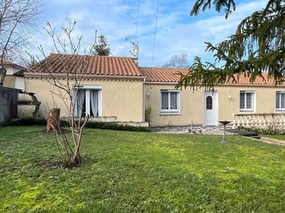 Vente maison 6 pièces 120 m² Saint-Saturnin (16290)