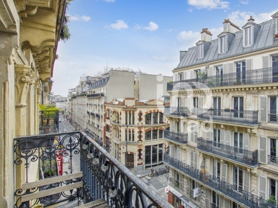 Appartement 3 pièces de 56 m² à Paris (75010)
