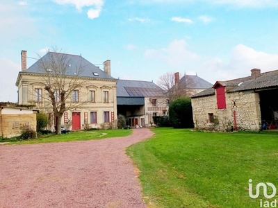 Maison 14 pièces de 357 m² à Vaudelnay (49260)