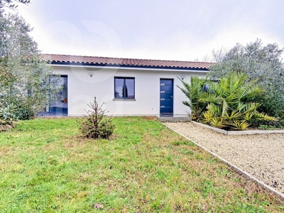 Maison 4 pièces de 104 m² à Cussac-Fort-Médoc (33460)