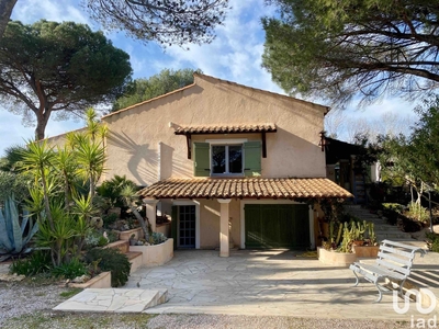 Maison 6 pièces de 166 m² à Roquebrune-sur-Argens (83520)