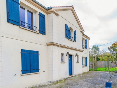 Maison traditionnelle 10 pièces de 185 m² à Montlignon (95680)