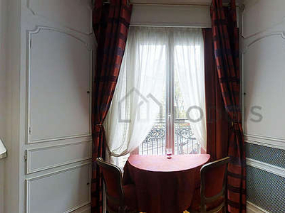 Appartement 2 chambres meublé avec ascenseur et cheminéePorte de Clignancourt (Paris 18°)