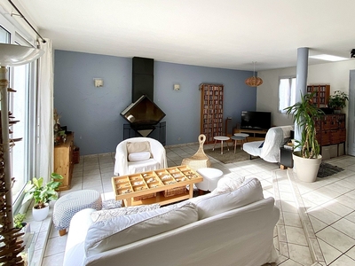 Maison traditionnelle 6 pièces de 143 m² à Vauhallan (91430)