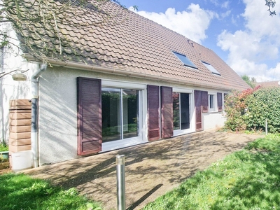 Maison traditionnelle 7 pièces de 197 m² à La Queue-en-Brie (94510)