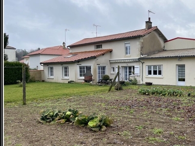 Vente maison 8 pièces 153 m² Mazières-en-Gâtine (79310)