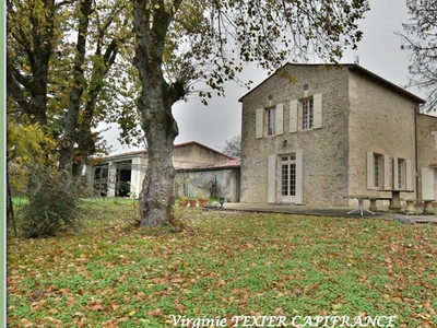 Vente maison 8 pièces 226 m² Saint-Jean-d'Angély (17400)