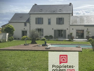 Vente maison 8 pièces 262 m² Poitiers (86000)