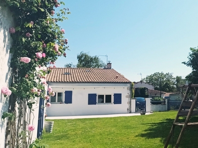 Maison de village 4 pièces de 120 m² à Longèves (17230)