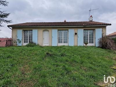 Maison 4 pièces de 94 m² à Barro (16700)