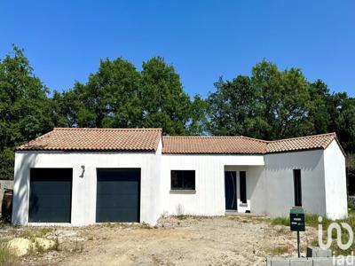 Maison 5 pièces de 124 m² à Châteauneuf (85710)