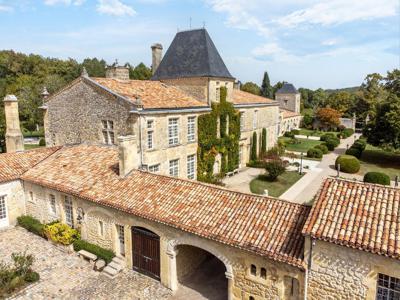 40 room exclusive farmhouse for sale in Bordeaux, France
