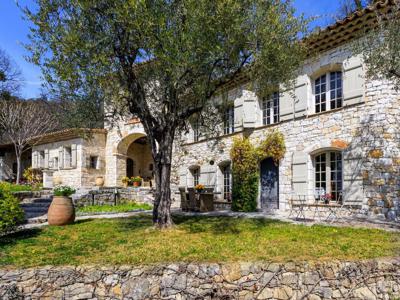 Maison de 7 pièces de luxe en vente à Châteauneuf-Grasse, France