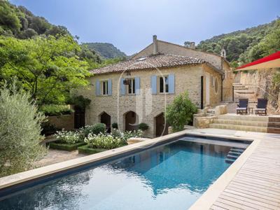 Maison de 10 pièces de luxe en vente à Saint-Didier, Provence-Alpes-Côte d'Azur