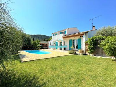 Maison de luxe de 5 pièces en vente à Vailhauquès, France