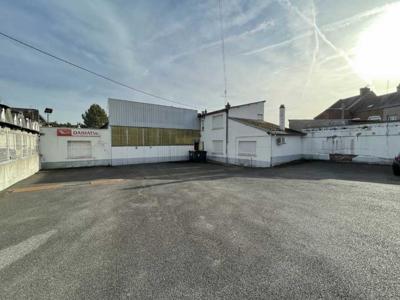 Local commercial 690 m²