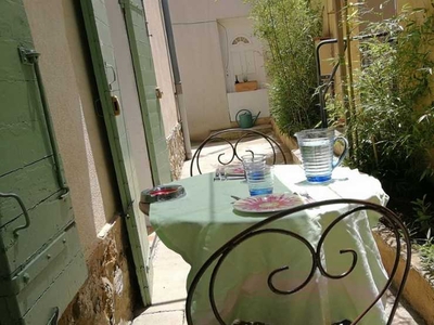 A louer Aix en Provence T3 quartier Sud en rez de Jardin avec espace clos et entrée indépendante