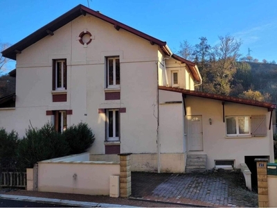 Maison 2 pièces de 65 m² à Viviez (12110)