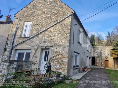 Maison 7 pièces de 132 m² à Guerville (78930)